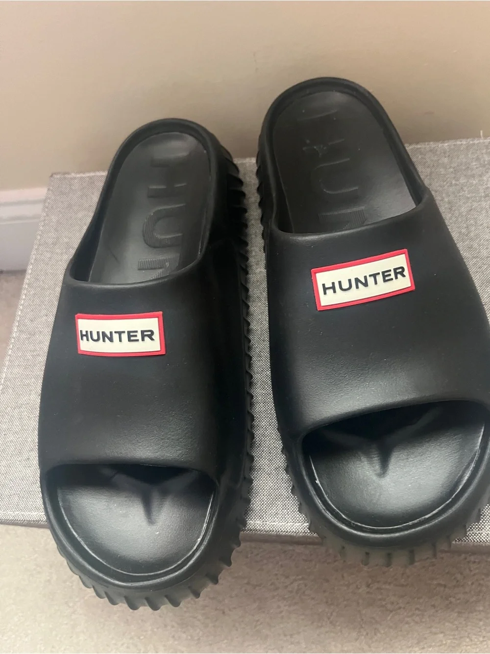 Hunter Black Slides with Red-Trim Logo Men’s Size 12M